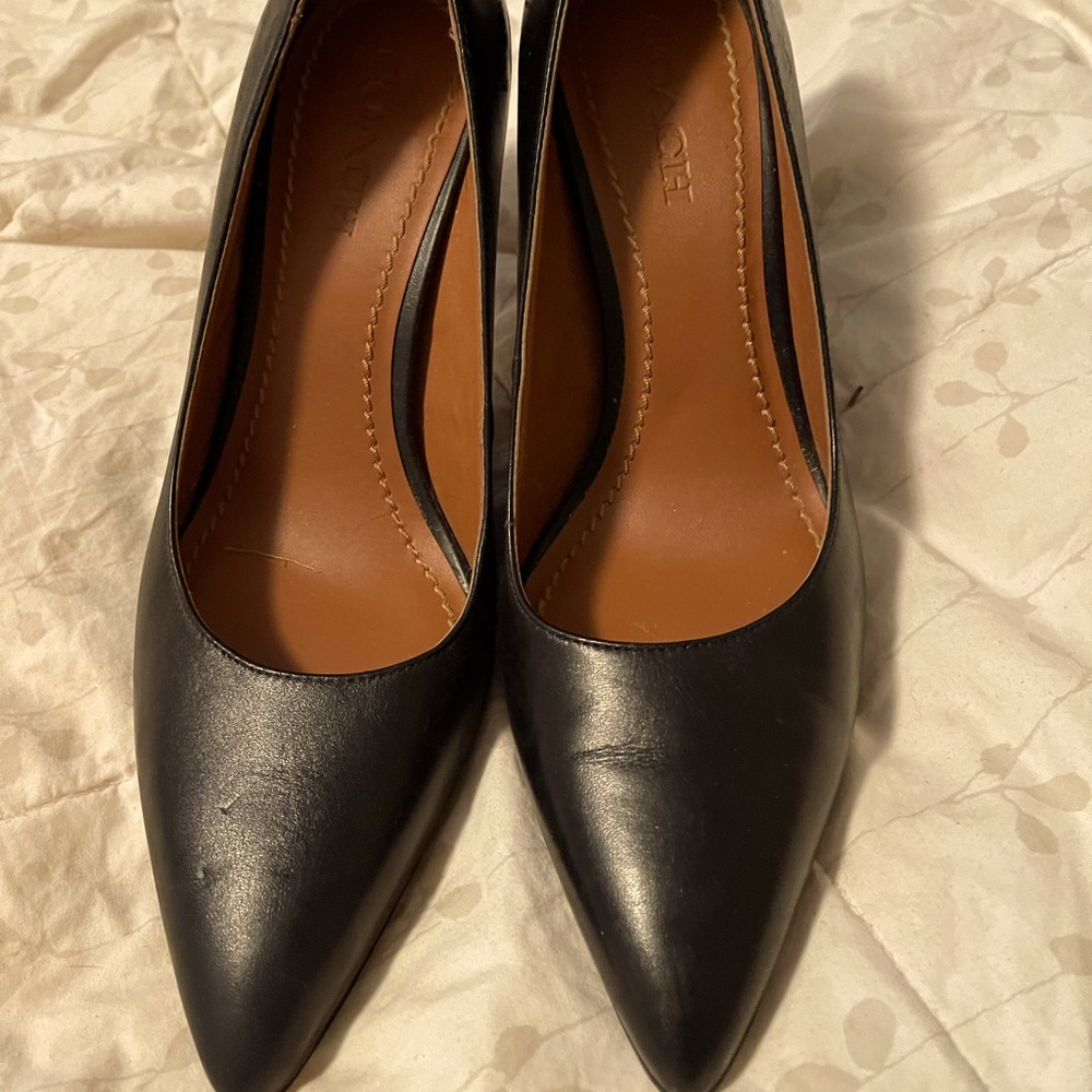 Used coach pumps black
